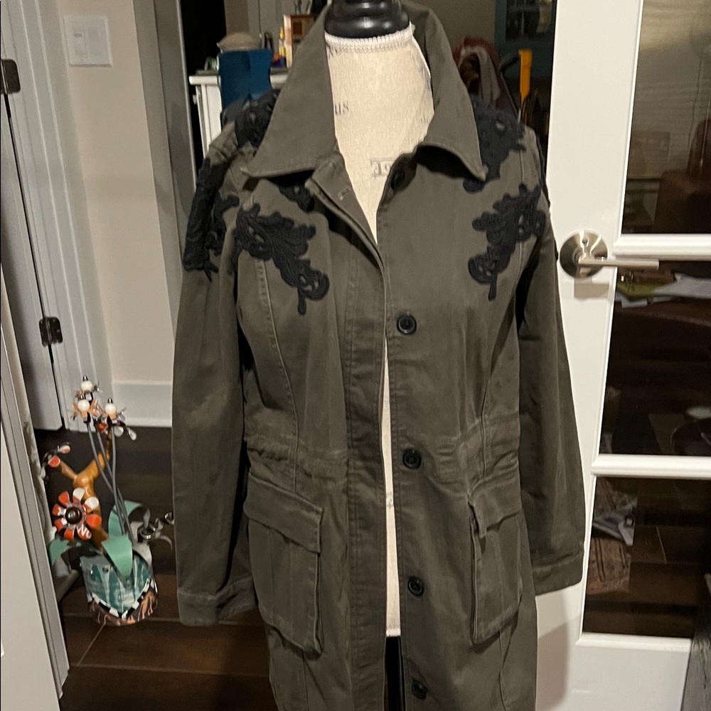 Ladies Halogen army green coat.